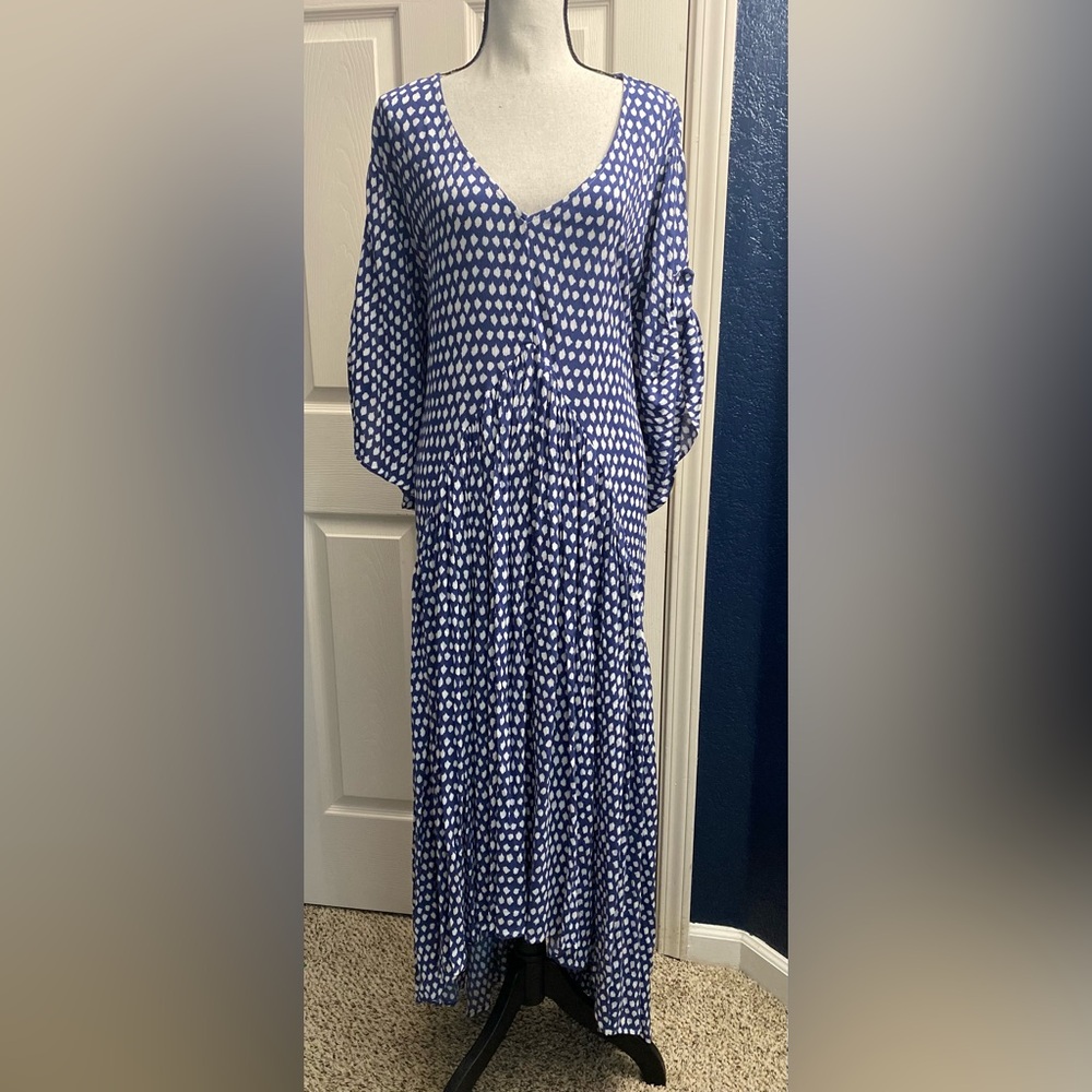 Avenue Blue and White Patterned Long Sleeve Dress